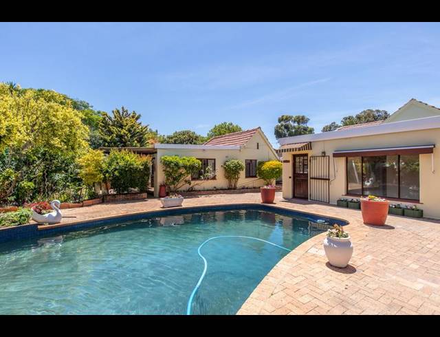 5 BEDROOM HOUSE FOR SALE IN BERGVLIET